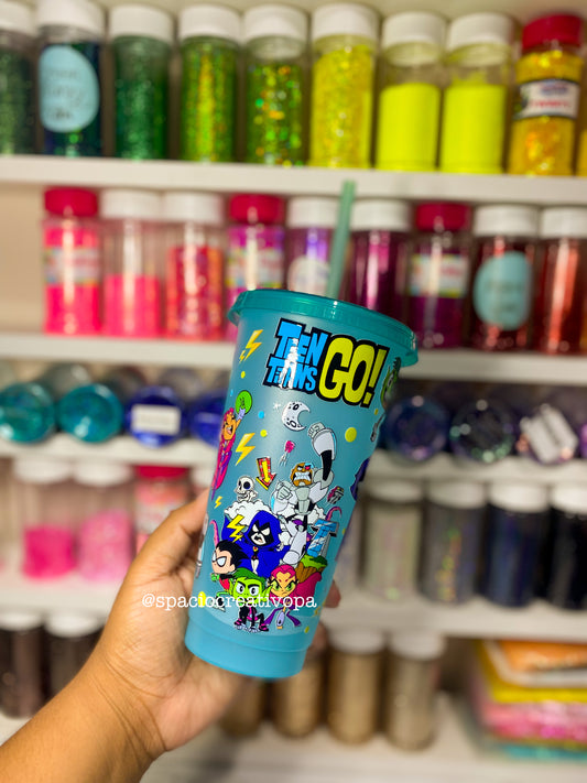 VASO PLÁSTICO 24oz - TEEN TITANS GO (CAMBIA DE COLOR)